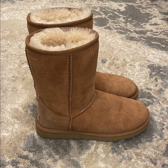 UGG Women's Classic Size 7 - Picture 2 of 8